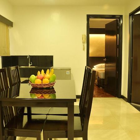 Richville Hotel Mandaluyong Buitenkant foto