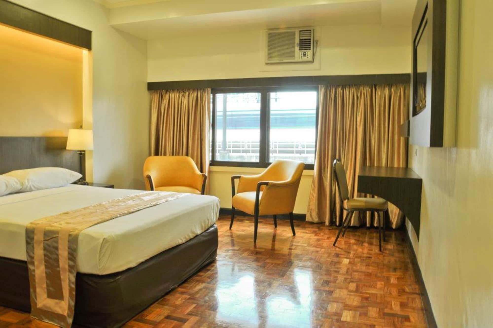 Richville Hotel Mandaluyong Buitenkant foto