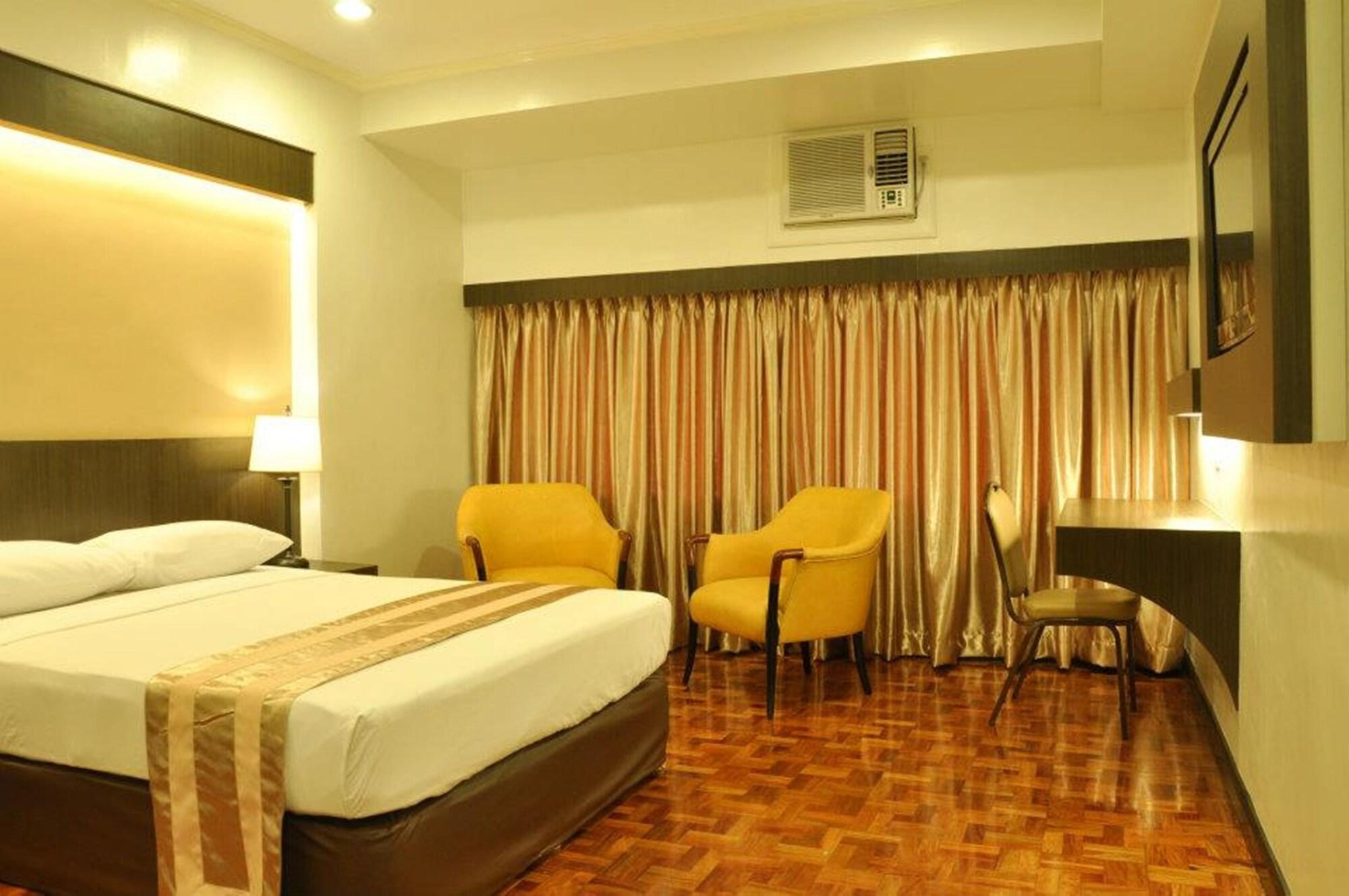 Richville Hotel Mandaluyong Buitenkant foto