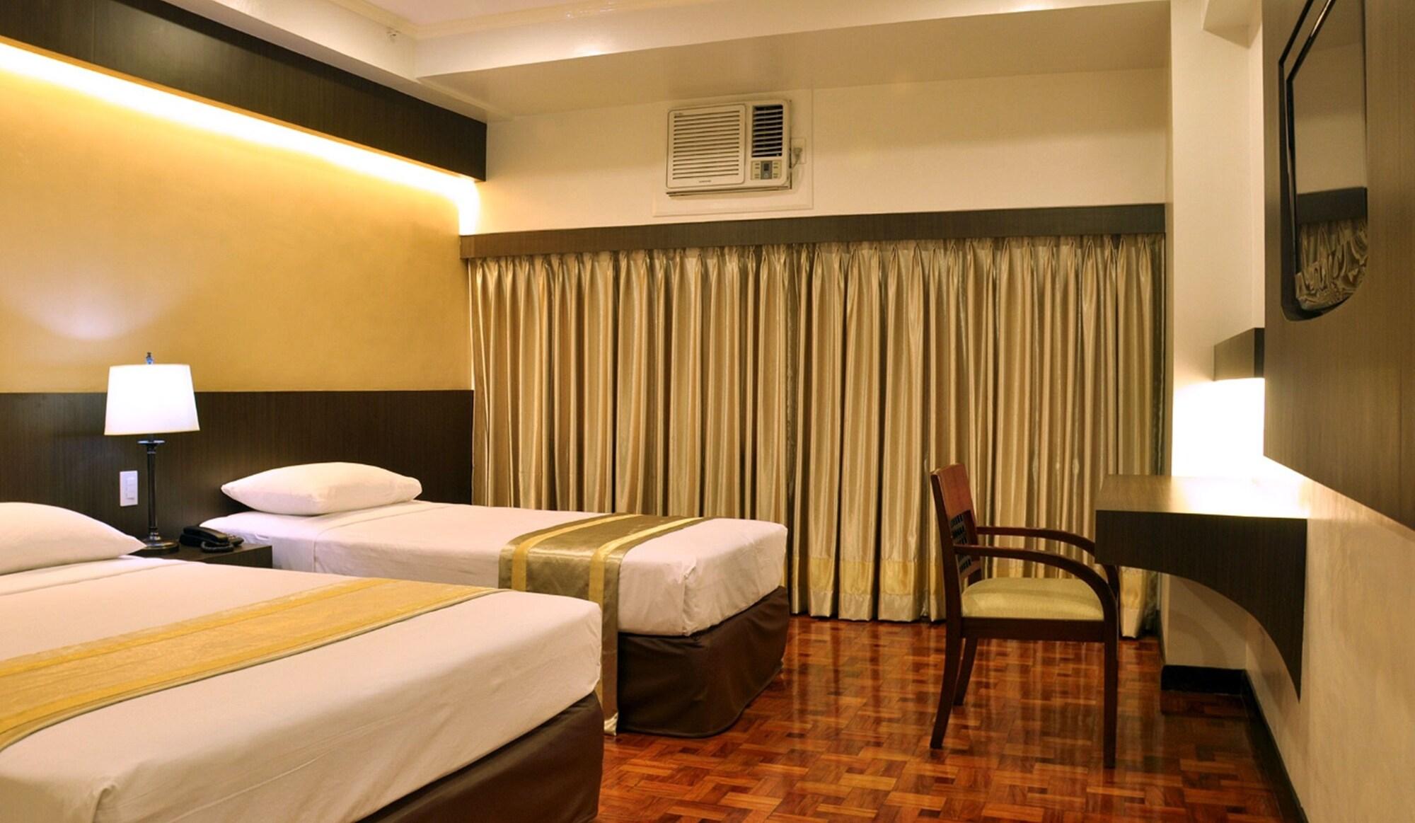 Richville Hotel Mandaluyong Buitenkant foto