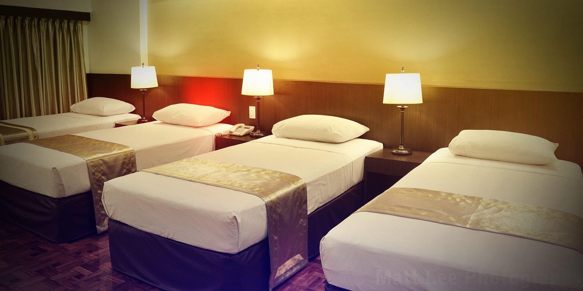 Richville Hotel Mandaluyong Buitenkant foto