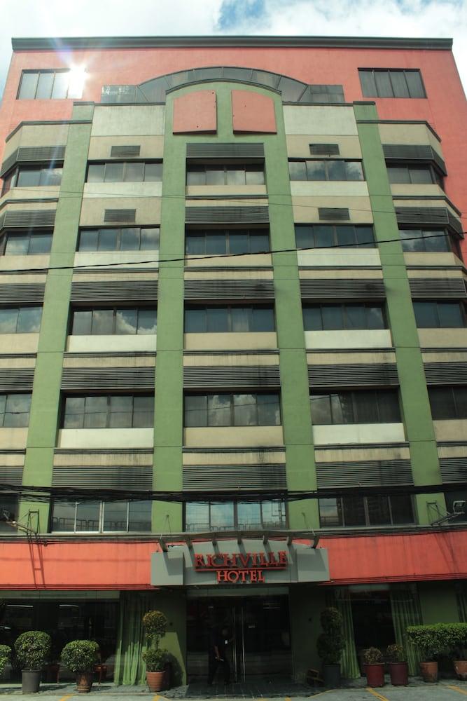 Richville Hotel Mandaluyong Buitenkant foto