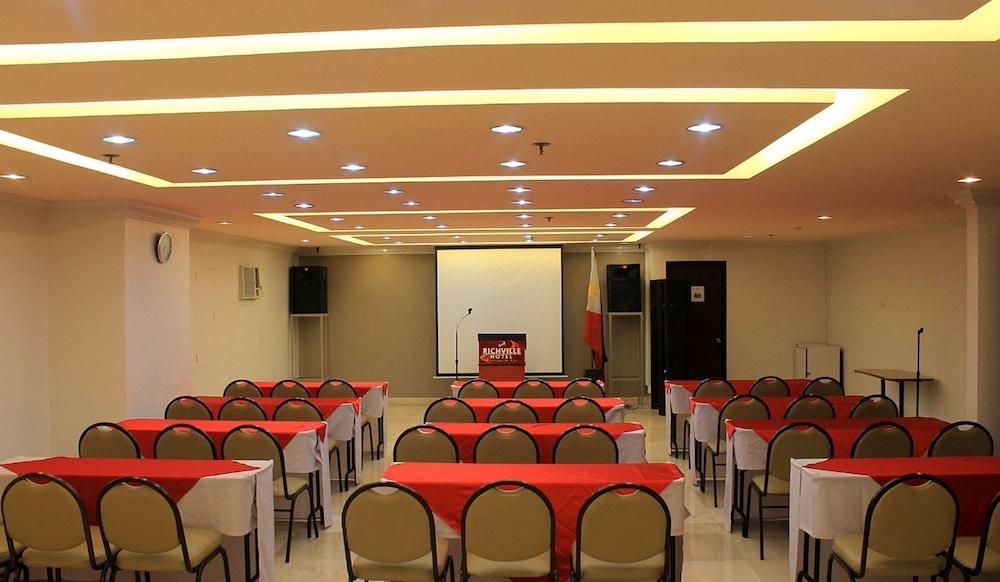Richville Hotel Mandaluyong Buitenkant foto
