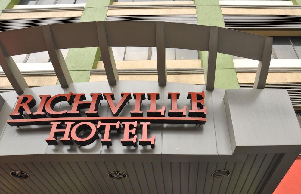 Richville Hotel Mandaluyong Buitenkant foto