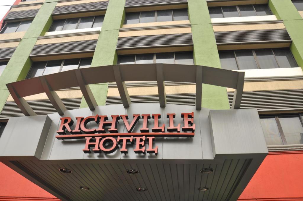 Richville Hotel Mandaluyong Buitenkant foto