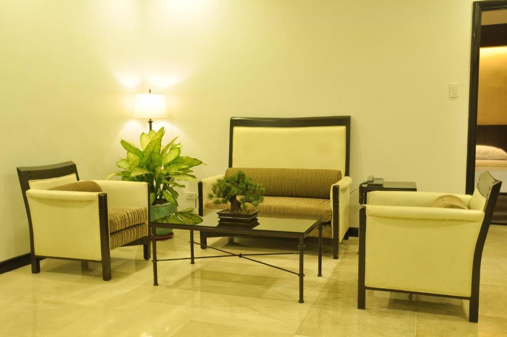 Richville Hotel Mandaluyong Buitenkant foto