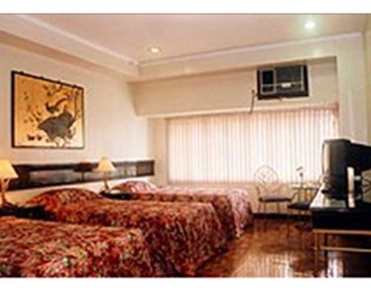 Richville Hotel Mandaluyong Buitenkant foto