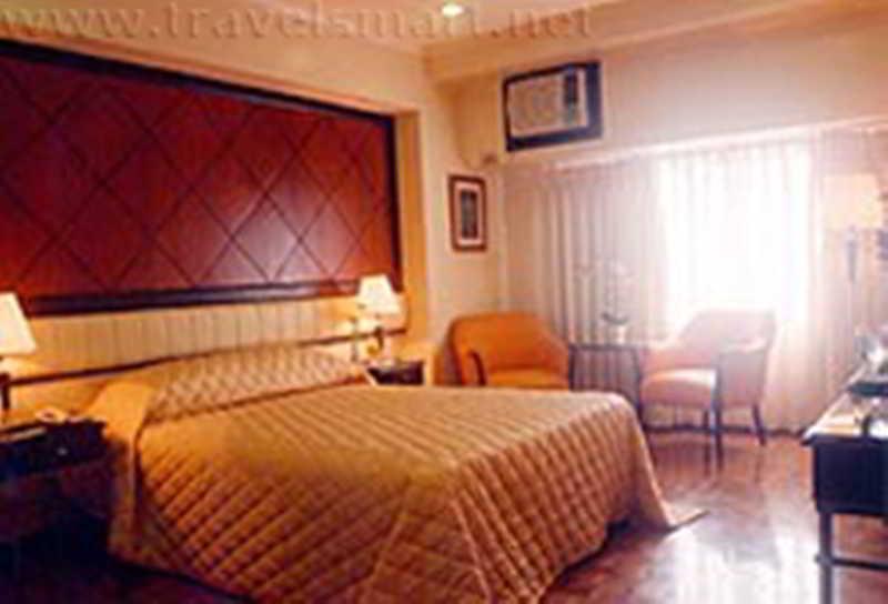 Richville Hotel Mandaluyong Buitenkant foto