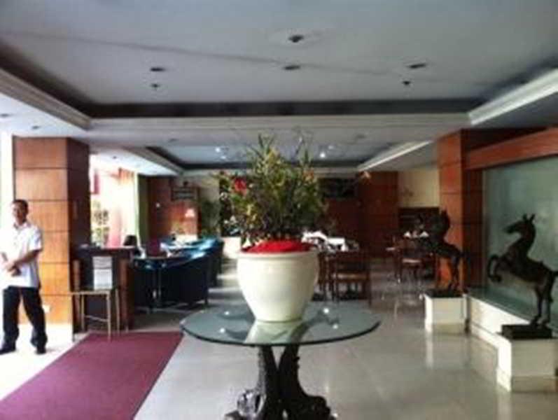 Richville Hotel Mandaluyong Buitenkant foto