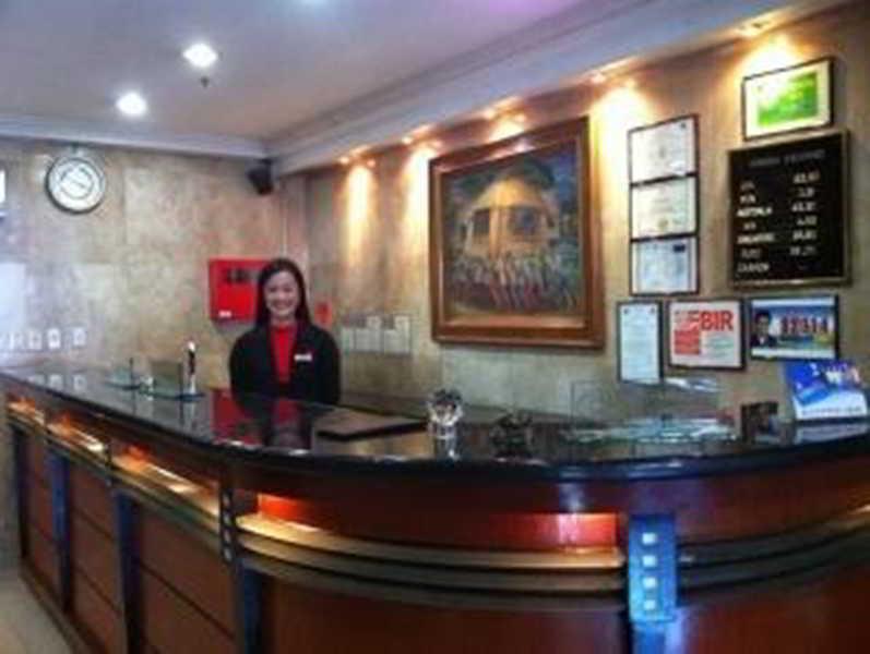 Richville Hotel Mandaluyong Buitenkant foto