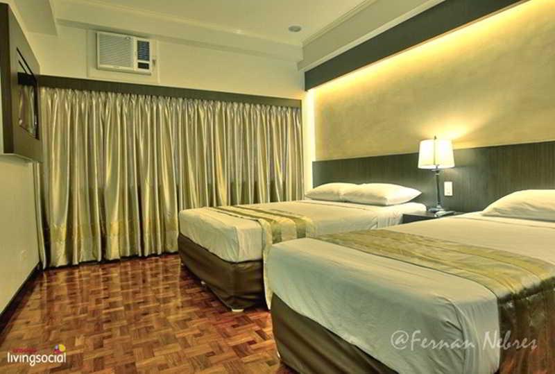 Richville Hotel Mandaluyong Buitenkant foto