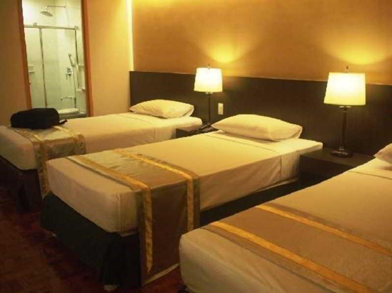 Richville Hotel Mandaluyong Buitenkant foto