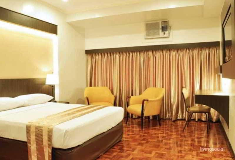 Richville Hotel Mandaluyong Buitenkant foto