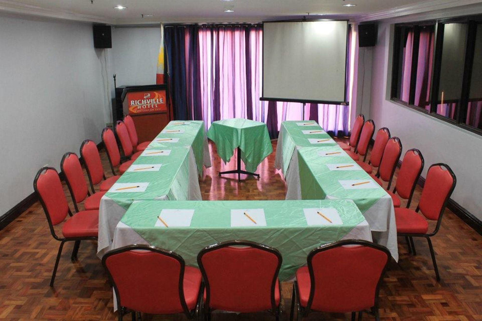 Richville Hotel Mandaluyong Buitenkant foto